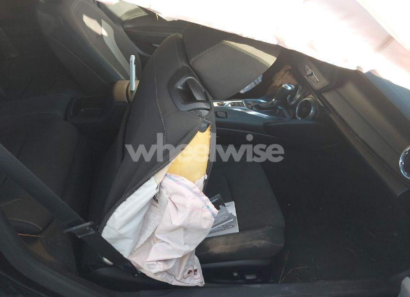 Photo 5 of 2019 Chevrolet Camaro 1LT (VIN 1G1FB1RS4K0127652)