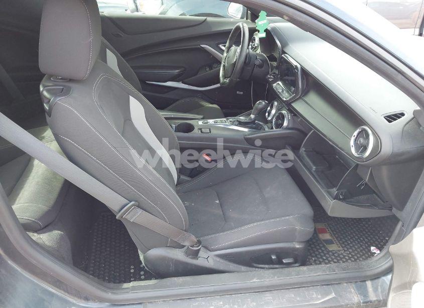 Photo 5 of 2019 Chevrolet Camaro 1LT (VIN 1G1FB1RS4K0148193)