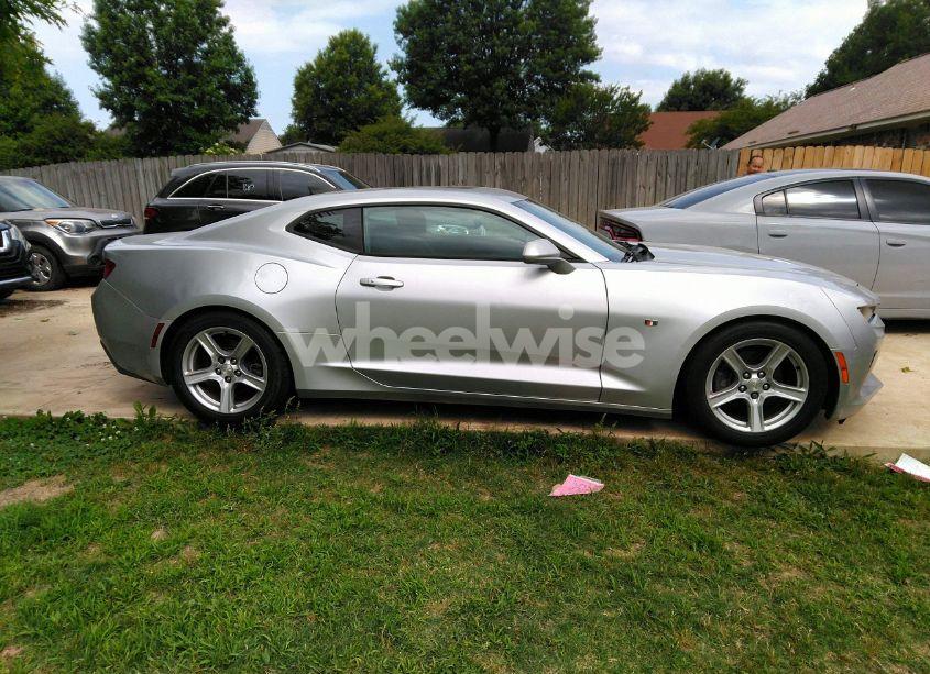 Photo 13 of 2018 Chevrolet Camaro 1LT (VIN 1G1FB1RS5J0146418)