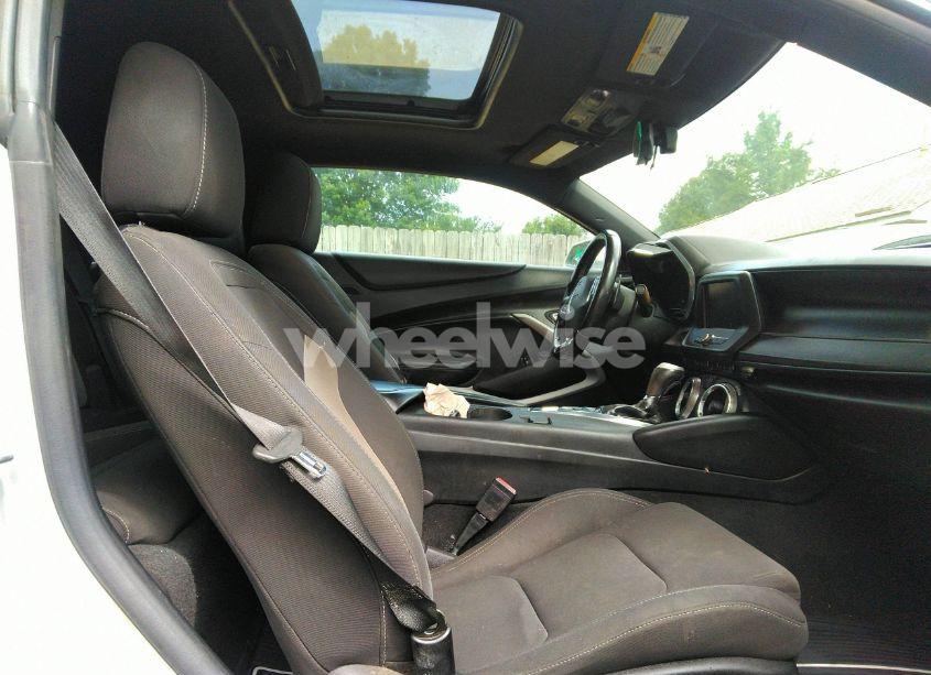 Photo 5 of 2018 Chevrolet Camaro 1LT (VIN 1G1FB1RS5J0146418)