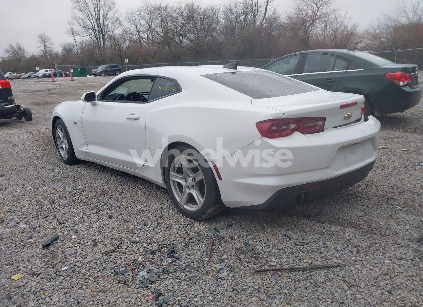 Photo 3 of 2019 Chevrolet Camaro 1LT (VIN 1G1FB1RS5K0107667)