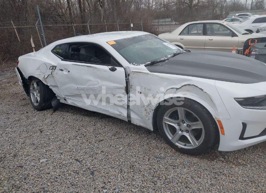Photo 6 of 2019 Chevrolet Camaro 1LT (VIN 1G1FB1RS5K0107667)