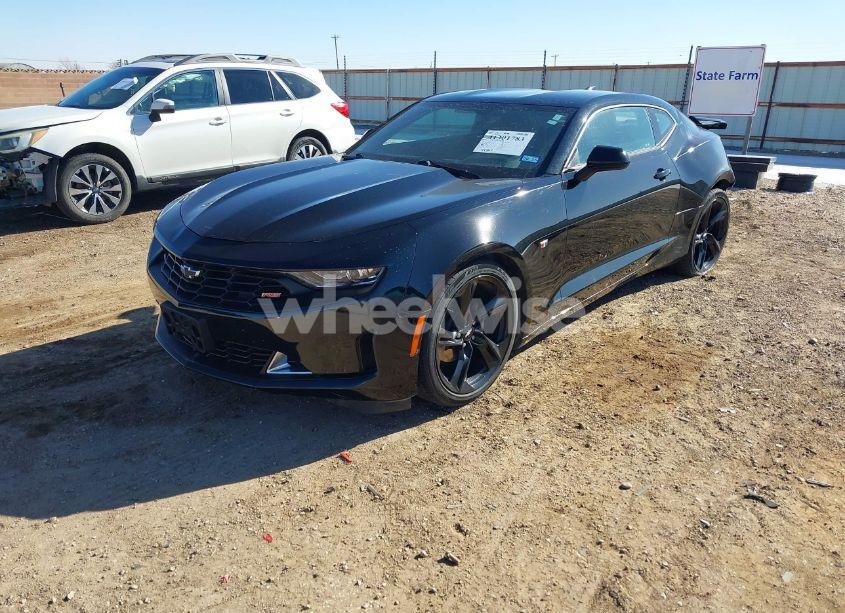 Photo 2 of 2019 Chevrolet Camaro 1LT (VIN 1G1FB1RS5K0124128)