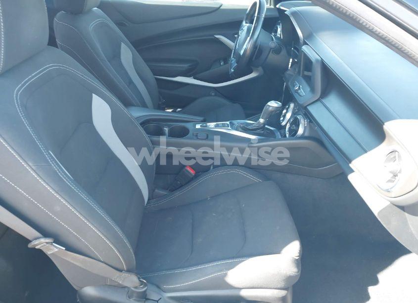 Photo 5 of 2019 Chevrolet Camaro 1LT (VIN 1G1FB1RS5K0124128)
