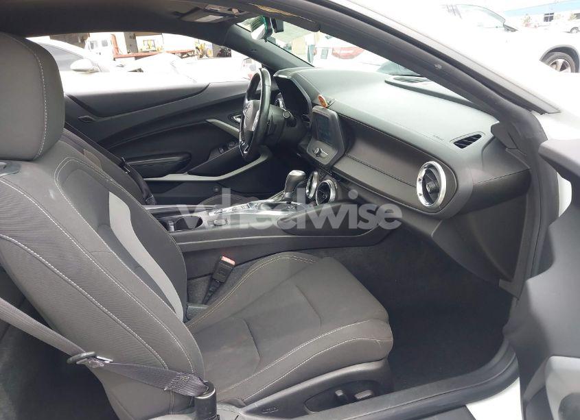 Photo 5 of 2016 Chevrolet Camaro 1LT (VIN 1G1FB1RS6G0150910)