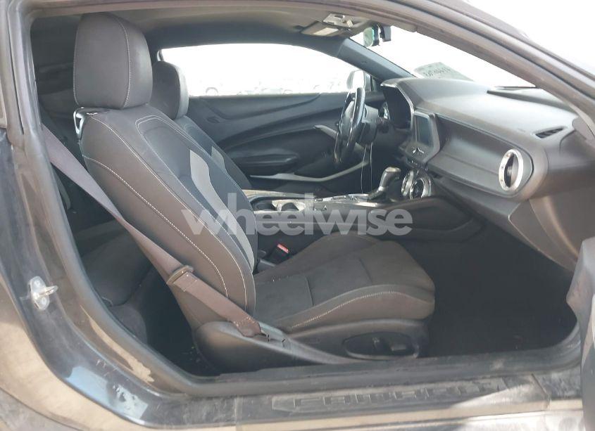 Photo 5 of 2016 Chevrolet Camaro 1LT (VIN 1G1FB1RS6G0151149)