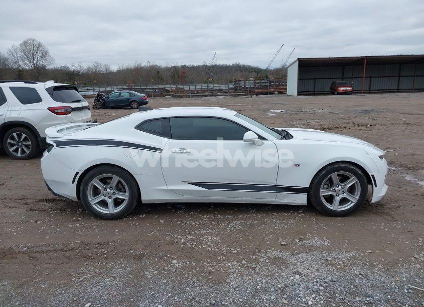 Photo 13 of 2017 Chevrolet Camaro 1LT (VIN 1G1FB1RS6H0169376)