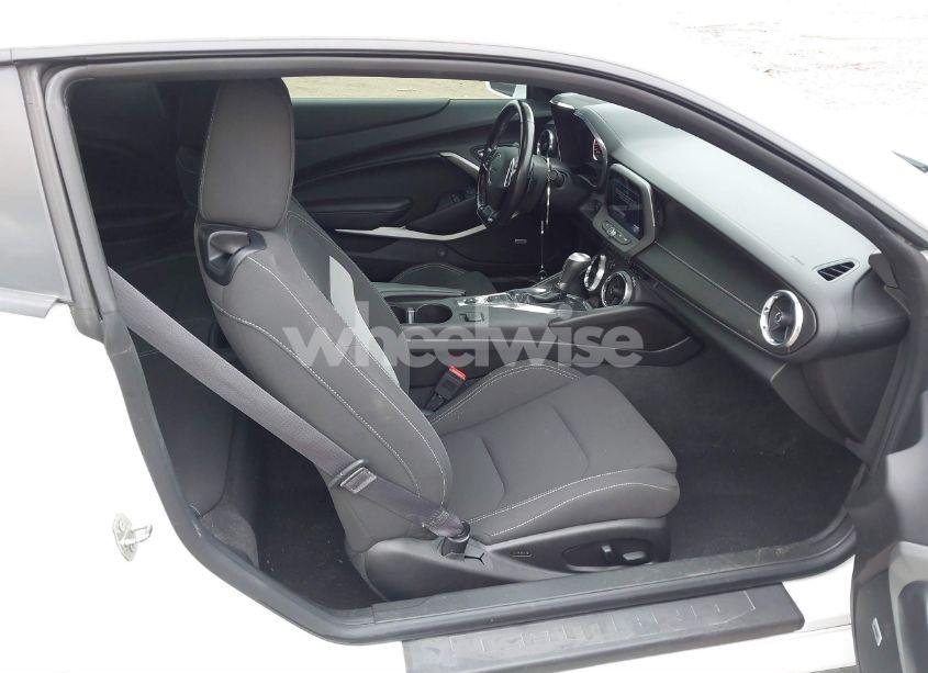 Photo 5 of 2017 Chevrolet Camaro 1LT (VIN 1G1FB1RS6H0169376)