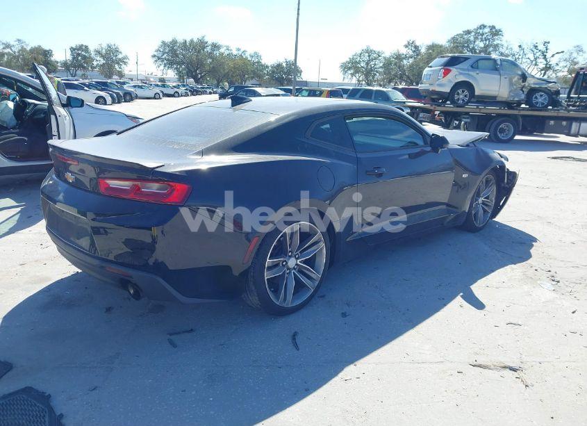 Photo 4 of 2018 Chevrolet Camaro 1LT (VIN 1G1FB1RS6J0125383)