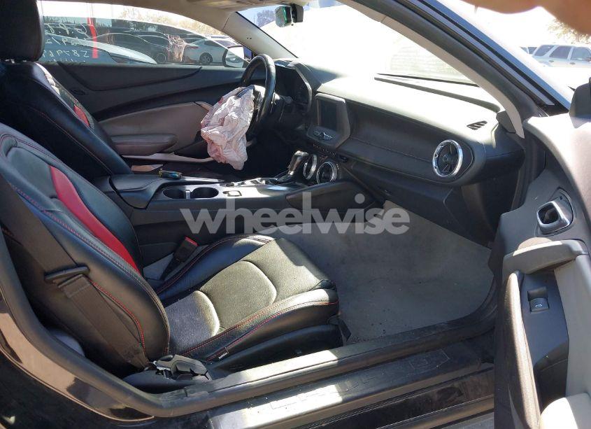 Photo 5 of 2018 Chevrolet Camaro 1LT (VIN 1G1FB1RS6J0125383)