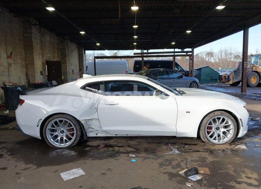 Photo 13 of 2018 Chevrolet Camaro 1LT (VIN 1G1FB1RS6J0136139)