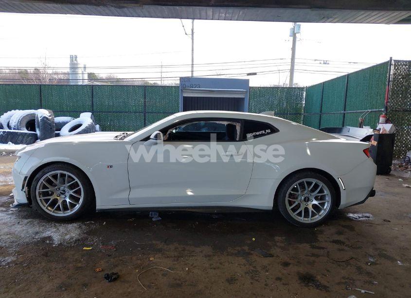 Photo 14 of 2018 Chevrolet Camaro 1LT (VIN 1G1FB1RS6J0136139)