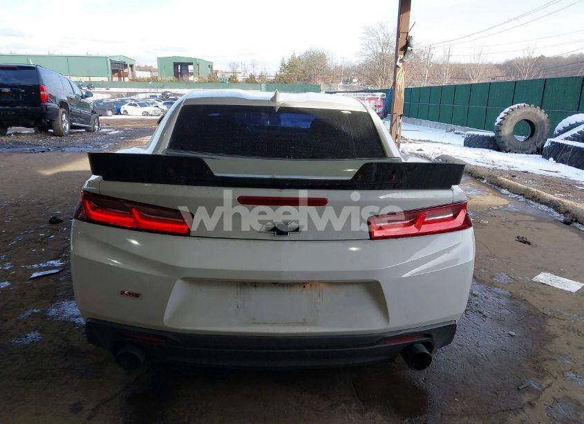Photo 16 of 2018 Chevrolet Camaro 1LT (VIN 1G1FB1RS6J0136139)