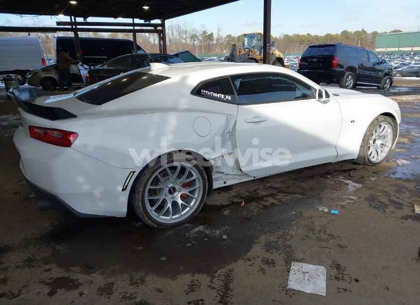 Photo 4 of 2018 Chevrolet Camaro 1LT (VIN 1G1FB1RS6J0136139)