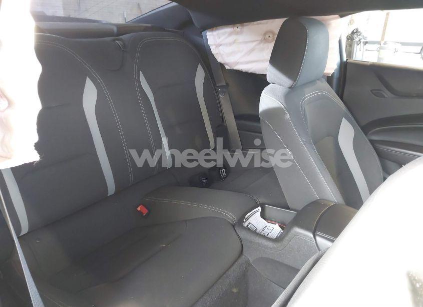 Photo 8 of 2018 Chevrolet Camaro 1LT (VIN 1G1FB1RS6J0136139)