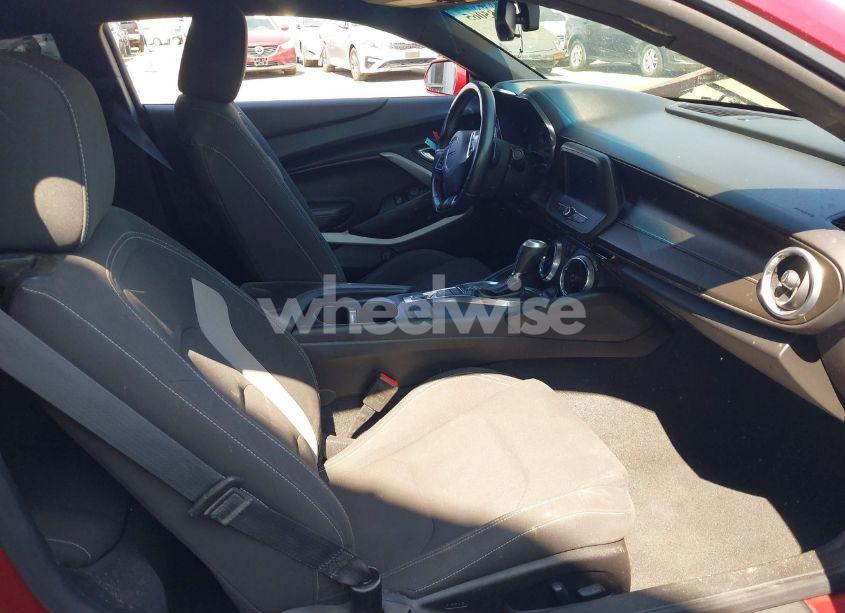 Photo 5 of 2018 Chevrolet Camaro 1LT (VIN 1G1FB1RS6J0139963)