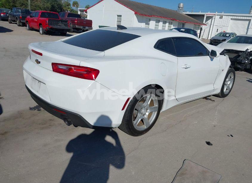 Photo 4 of 2018 Chevrolet Camaro 1LT (VIN 1G1FB1RS6J0172221)