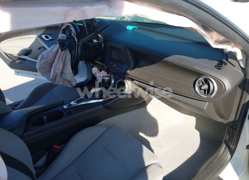 Photo 5 of 2018 Chevrolet Camaro 1LT (VIN 1G1FB1RS6J0172221)