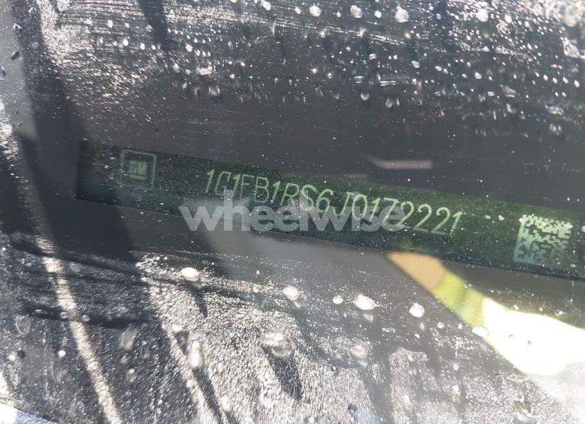 Photo 9 of 2018 Chevrolet Camaro 1LT (VIN 1G1FB1RS6J0172221)