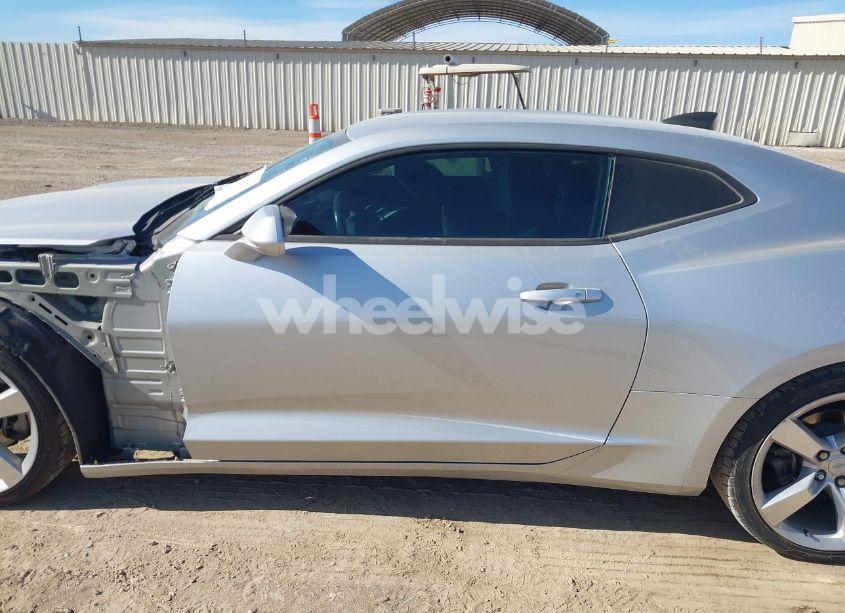 Photo 15 of 2018 Chevrolet Camaro 1LT (VIN 1G1FB1RS6J0180674)