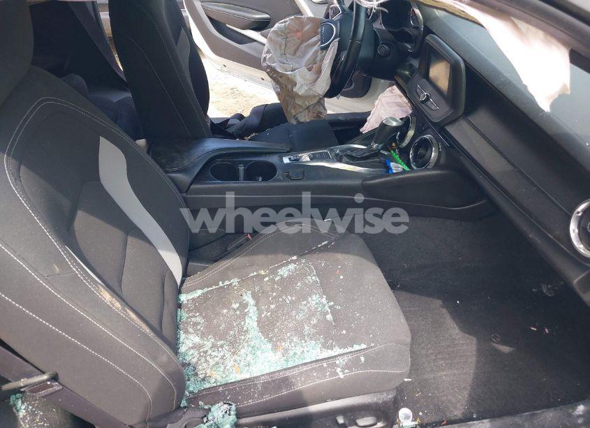 Photo 5 of 2017 Chevrolet Camaro 1LT (VIN 1G1FB1RS7H0111423)