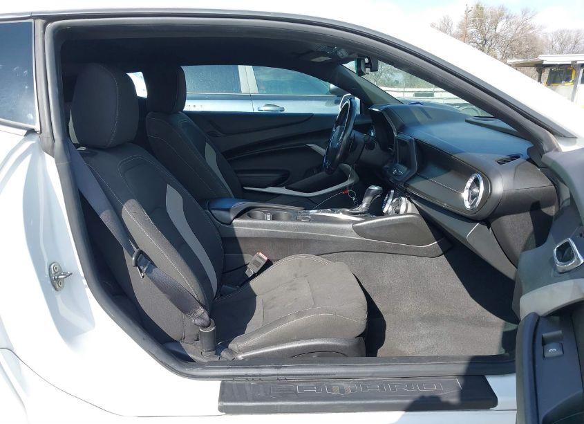 Photo 5 of 2019 Chevrolet Camaro 1LT (VIN 1G1FB1RS7K0104754)