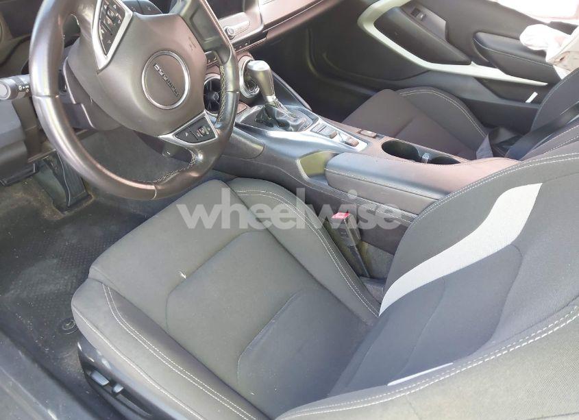 Photo 5 of 2019 Chevrolet Camaro 1LT (VIN 1G1FB1RS7K0108884)