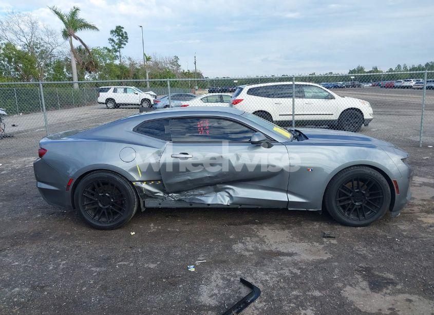 Photo 13 of 2019 Chevrolet Camaro 1LT (VIN 1G1FB1RS7K0113678)