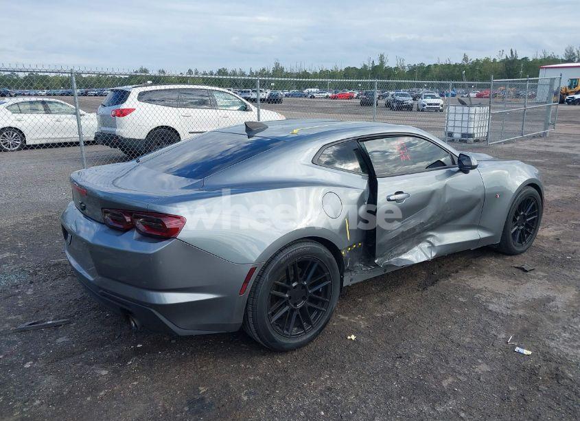 Photo 4 of 2019 Chevrolet Camaro 1LT (VIN 1G1FB1RS7K0113678)