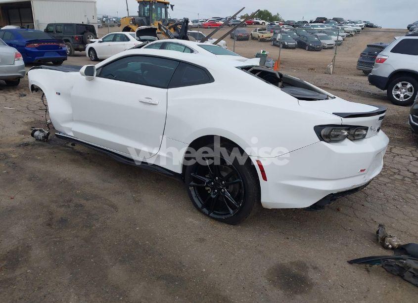 Photo 3 of 2021 Chevrolet Camaro RWD 1LT (VIN 1G1FB1RS8M0100909)