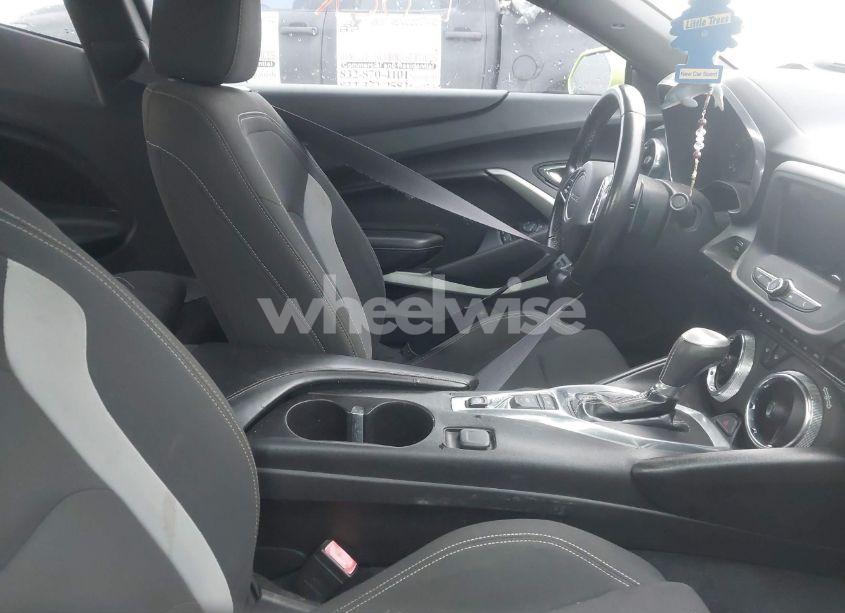 Photo 5 of 2016 Chevrolet Camaro 1LT (VIN 1G1FB1RS9G0131297)