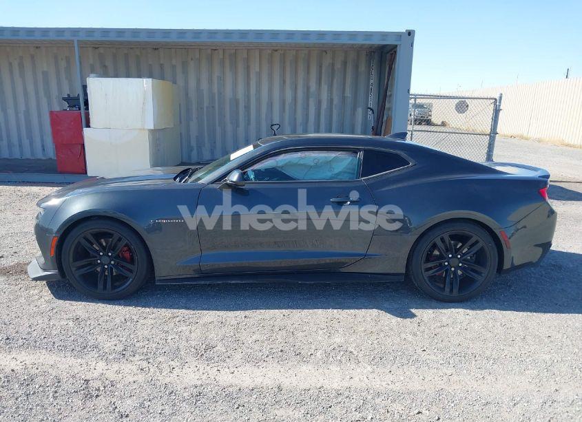Photo 15 of 2018 Chevrolet Camaro 1LT (VIN 1G1FB1RS9J0190518)