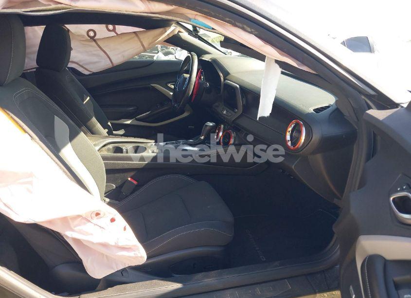 Photo 5 of 2018 Chevrolet Camaro 1LT (VIN 1G1FB1RS9J0190518)