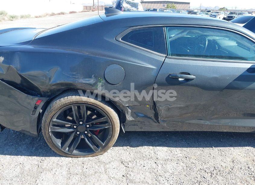 Photo 6 of 2018 Chevrolet Camaro 1LT (VIN 1G1FB1RS9J0190518)