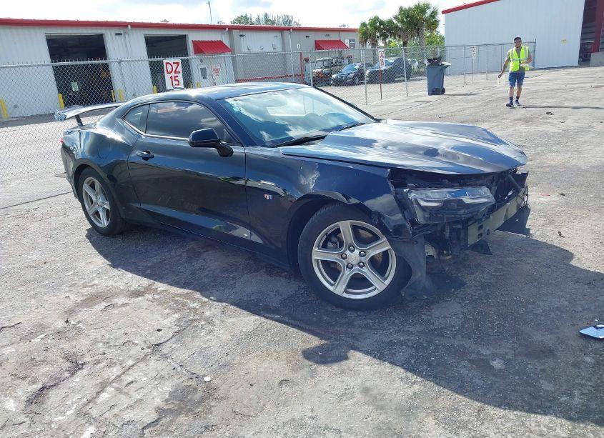 2020 Chevrolet Camaro RWD 1LT (VIN 1G1FB1RS9L0117376) main photo