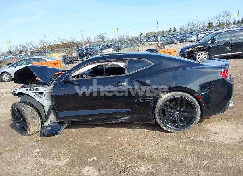 Photo 13 of 2017 Chevrolet Camaro 1LT (VIN 1G1FB1RSXH0103056)