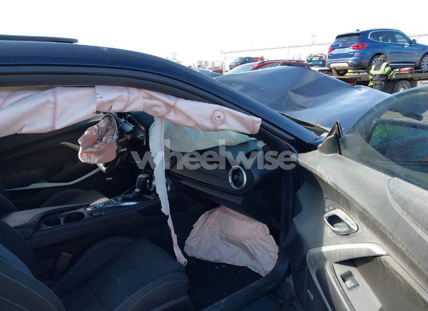 Photo 5 of 2017 Chevrolet Camaro 1LT (VIN 1G1FB1RSXH0103056)