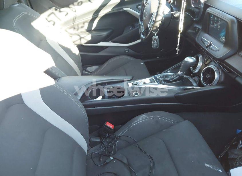 Photo 5 of 2017 Chevrolet Camaro 1LT (VIN 1G1FB1RSXH0180994)