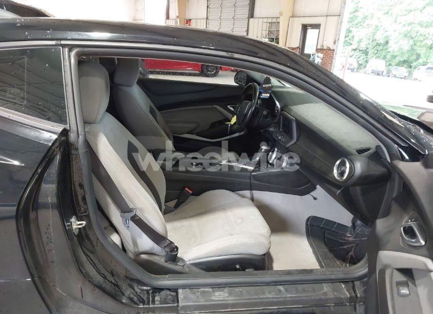 Photo 5 of 2020 Chevrolet Camaro RWD 1LT (VIN 1G1FB1RSXL0110503)