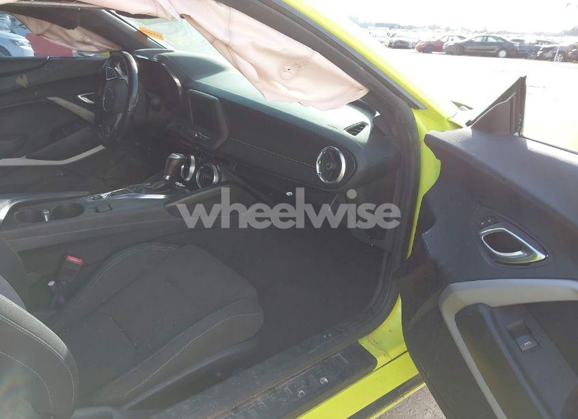 Photo 5 of 2020 Chevrolet Camaro RWD 1LT (VIN 1G1FB1RSXL0130718)