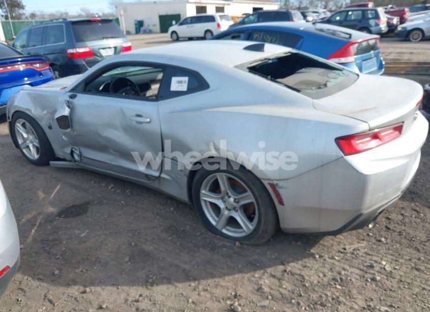 Photo 3 of 2018 Chevrolet Camaro 1LT (VIN 1G1FB1RX0J0138075)
