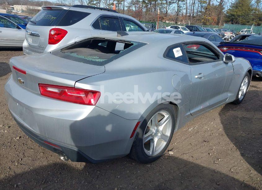 Photo 4 of 2018 Chevrolet Camaro 1LT (VIN 1G1FB1RX0J0138075)