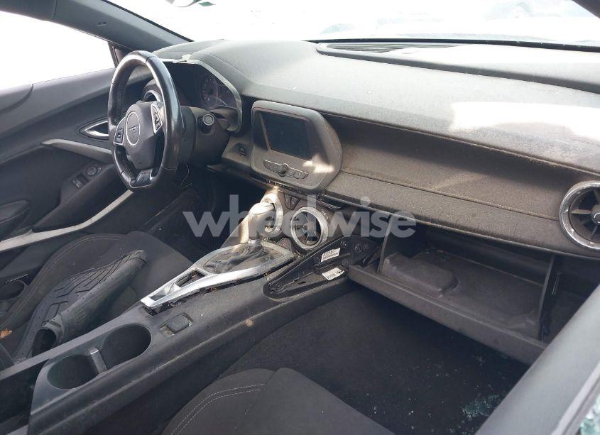 Photo 5 of 2018 Chevrolet Camaro 1LT (VIN 1G1FB1RX0J0138075)