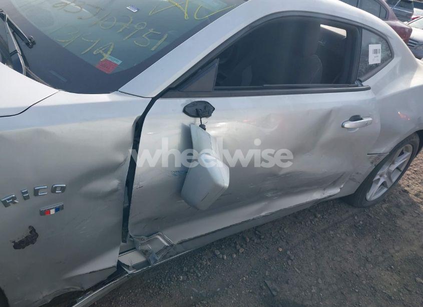 Photo 6 of 2018 Chevrolet Camaro 1LT (VIN 1G1FB1RX0J0138075)