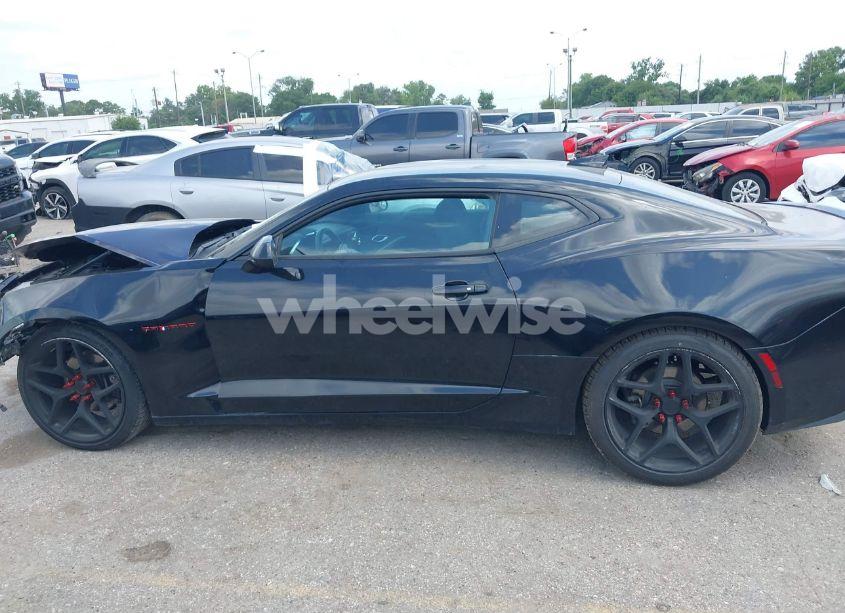 Photo 14 of 2018 Chevrolet Camaro 1LT (VIN 1G1FB1RX0J0188734)