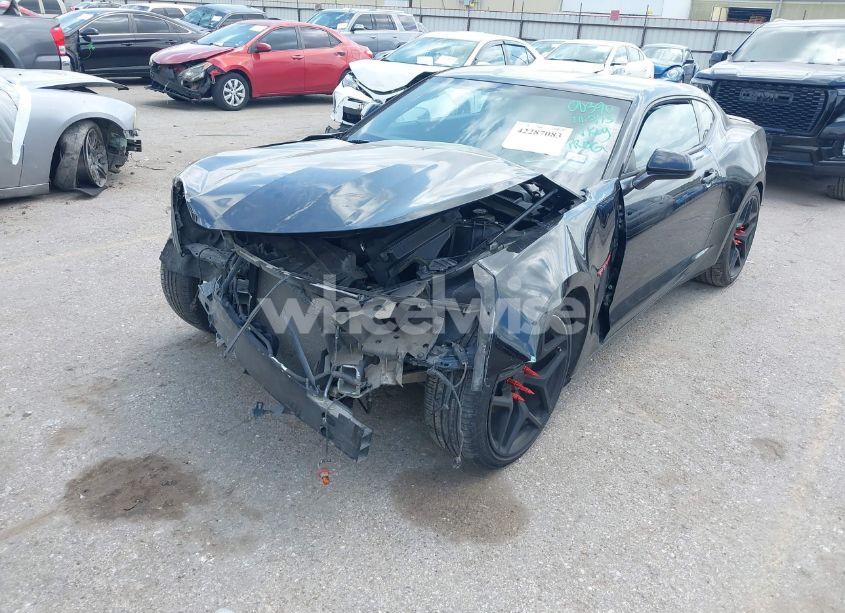 Photo 2 of 2018 Chevrolet Camaro 1LT (VIN 1G1FB1RX0J0188734)