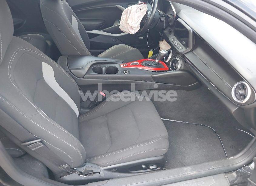 Photo 5 of 2018 Chevrolet Camaro 1LT (VIN 1G1FB1RX0J0188734)