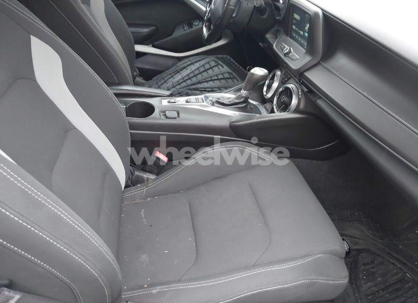 Photo 5 of 2017 Chevrolet Camaro 1LT (VIN 1G1FB1RX1H0119836)