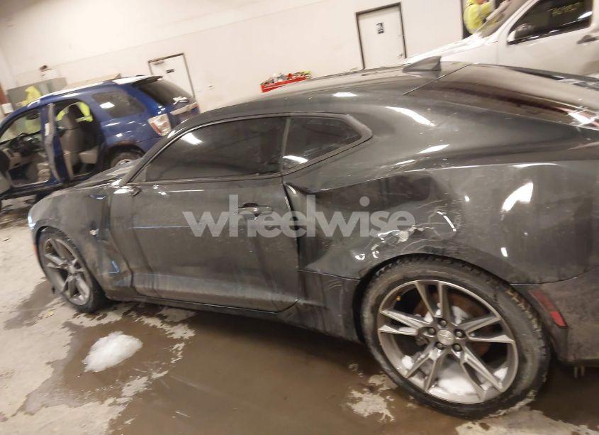 Photo 15 of 2018 Chevrolet Camaro 1LT (VIN 1G1FB1RX1J0182182)