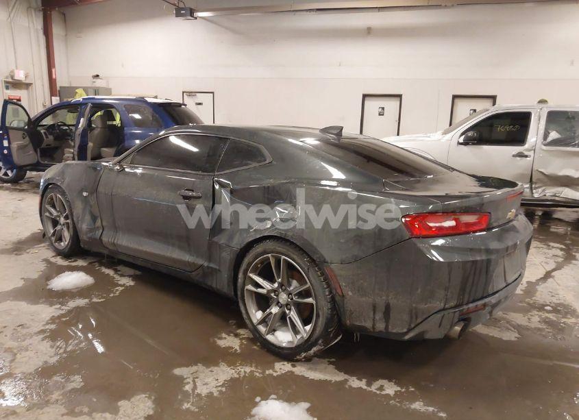 Photo 3 of 2018 Chevrolet Camaro 1LT (VIN 1G1FB1RX1J0182182)